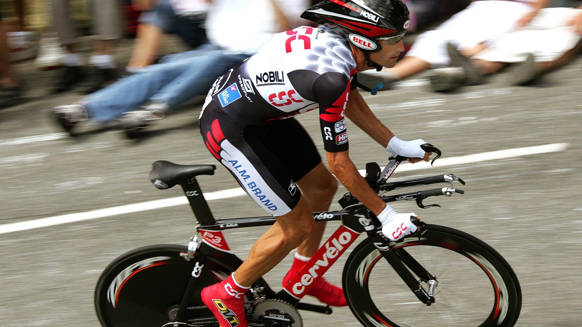 NBA历史最佳球员：乔丹、詹姆斯谁是GOAT？他们的职业生涯有何亮点？